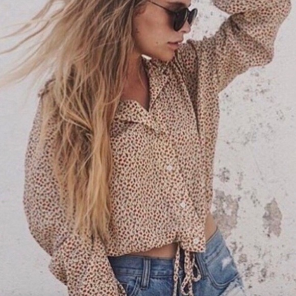 Brandy Melville Tops - Brandy Melville Floral Lenny top